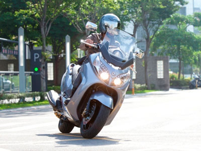 Νέα τιμή για το SYM Maxsym 400 με ABS